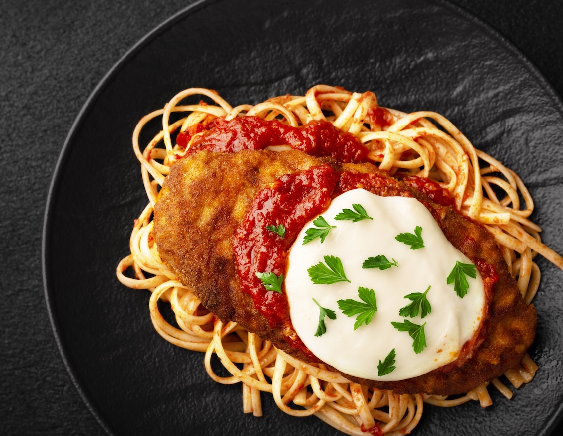 Top,View,Chicken,Parmigiano,With,Linguini,Pasta,In,Plate